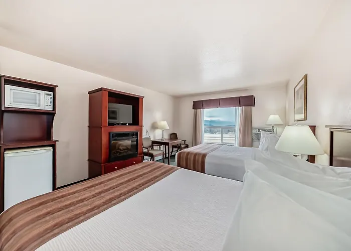 Grande Cache Inn & Suites