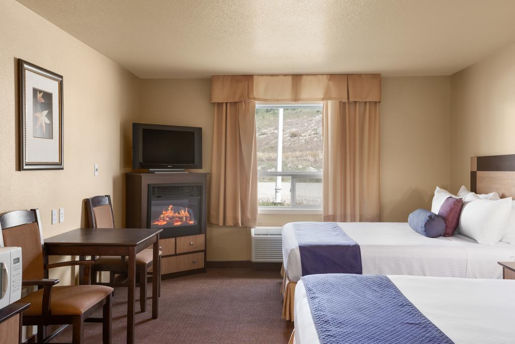 Hotel &