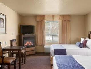 & Hotel Grande Cache